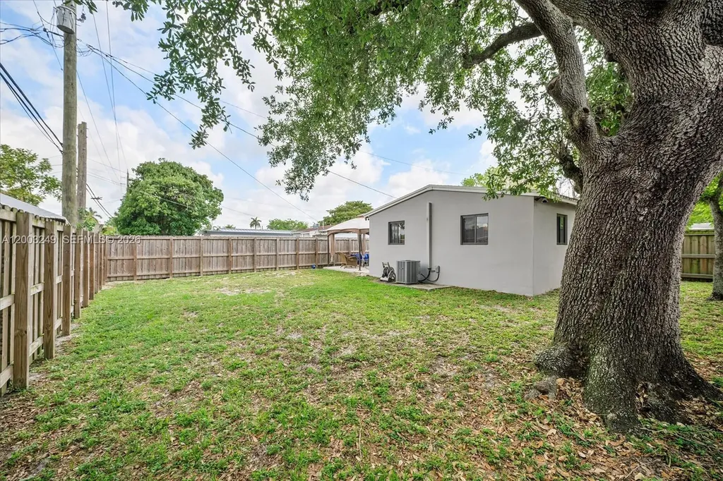 1530 N 69th Way Hollywood FL 33024