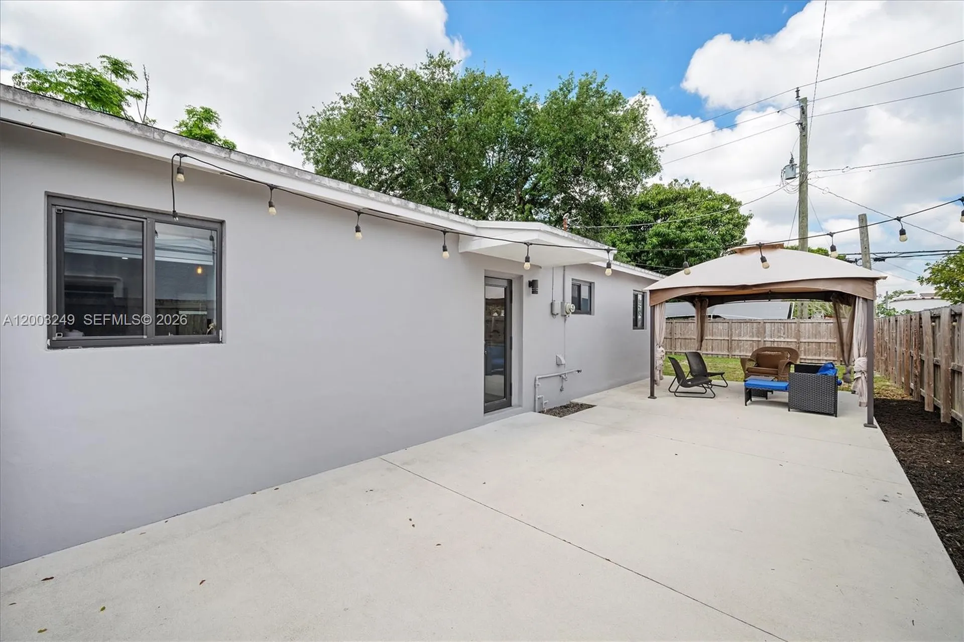1530 N 69th Way Hollywood FL 33024