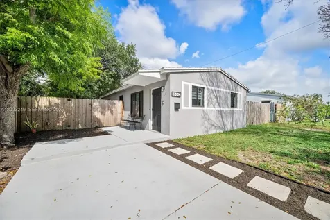 1530 N 69th Way Hollywood FL 33024