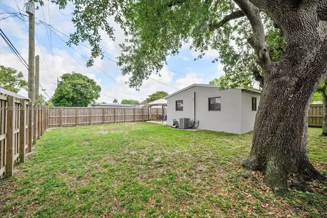 1530 N 69th Way Hollywood FL 33024