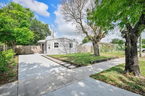 1530 N 69th Way Hollywood FL 33024