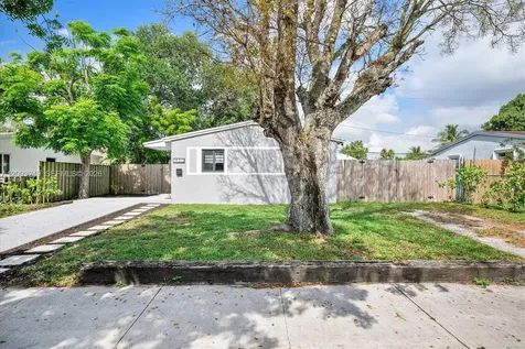 1530 N 69th Way Hollywood FL 33024