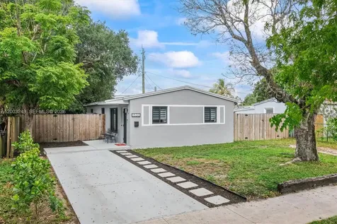 1530 N 69th Way Hollywood FL 33024