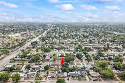 1530 N 69th Way Hollywood FL 33024