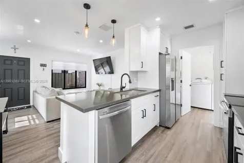 1530 N 69th Way Hollywood FL 33024