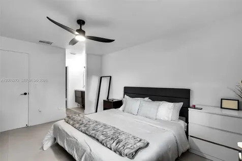 250 SW 97th Terrace Pembroke Pines FL 33025