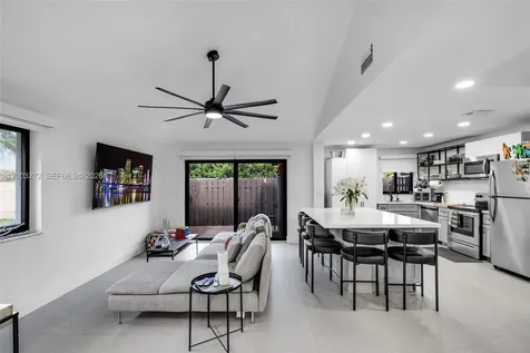 250 SW 97th Terrace Pembroke Pines FL 33025