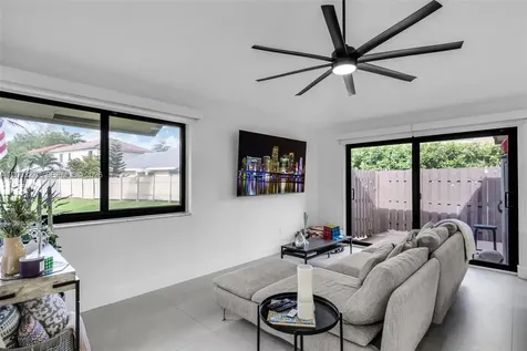 250 SW 97th Terrace Pembroke Pines FL 33025