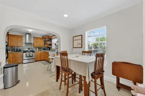 9000 SW 40th Terrace Miami FL 33165