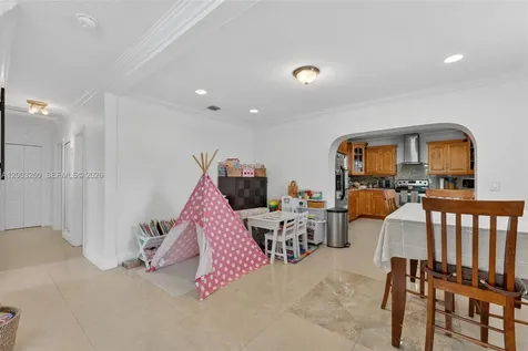 9000 SW 40th Terrace Miami FL 33165