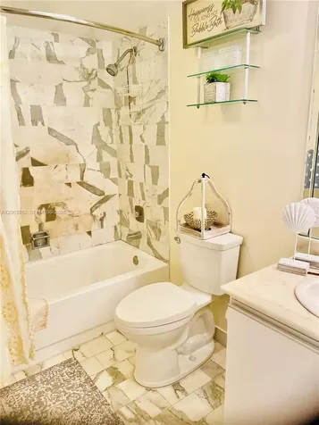 2555 Collins Avenue Miami Beach FL 33140