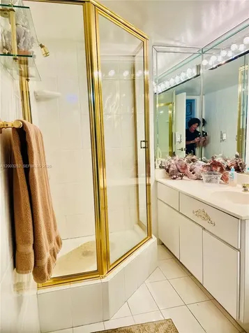 2555 Collins Avenue Miami Beach FL 33140