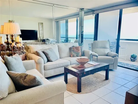 2555 Collins Avenue Miami Beach FL 33140