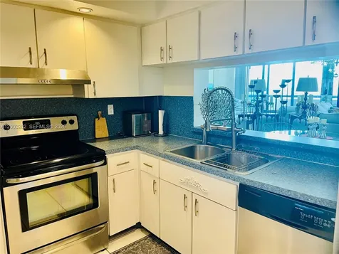 2555 Collins Avenue Miami Beach FL 33140