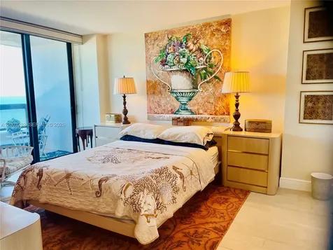 2555 Collins Avenue Miami Beach FL 33140