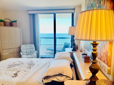 2555 Collins Avenue Miami Beach FL 33140