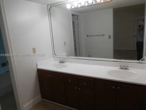 323 Ives Dairy Road Miami FL 33179