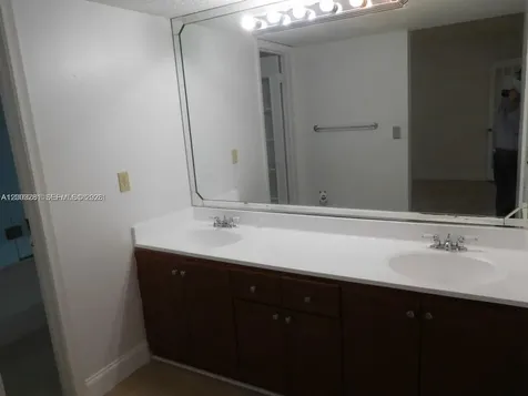 323 Ives Dairy Road Miami FL 33179