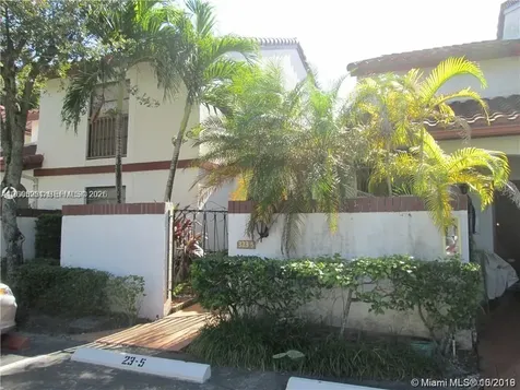 323 Ives Dairy Road Miami FL 33179