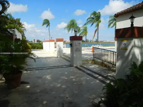 323 Ives Dairy Road Miami FL 33179