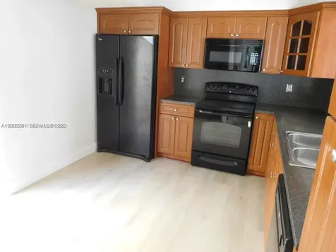 323 Ives Dairy Road Miami FL 33179