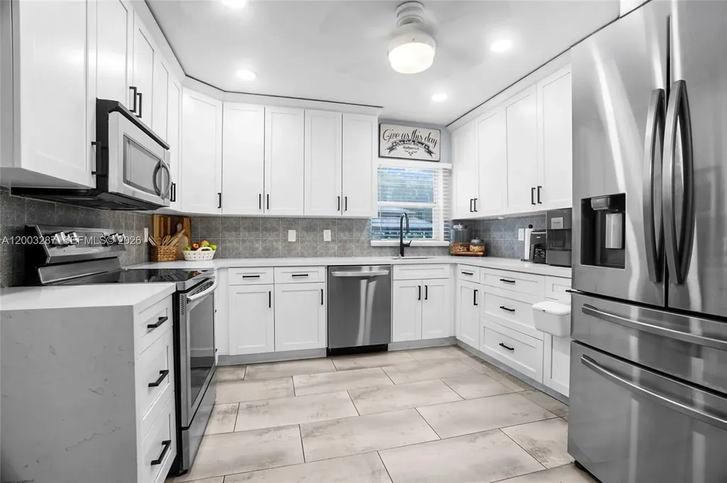 899 E Country Club Circle Plantation FL 33317