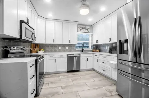 899 E Country Club Circle Plantation FL 33317