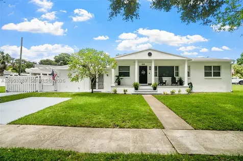 899 E Country Club Circle Plantation FL 33317