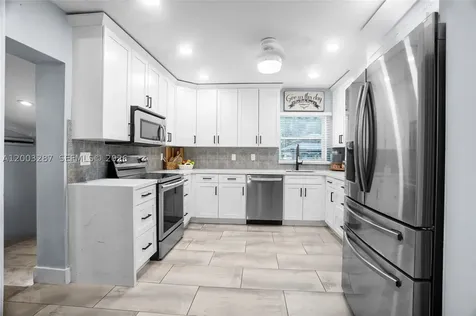 899 E Country Club Circle Plantation FL 33317