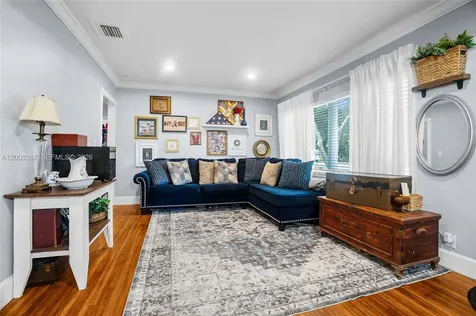 899 E Country Club Circle Plantation FL 33317