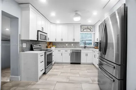 899 E Country Club Circle Plantation FL 33317
