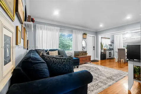 899 E Country Club Circle Plantation FL 33317