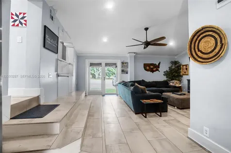 899 E Country Club Circle Plantation FL 33317