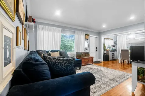 899 E Country Club Circle Plantation FL 33317