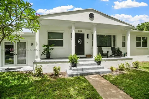 899 E Country Club Circle Plantation FL 33317