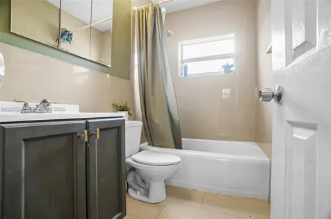 899 E Country Club Circle Plantation FL 33317