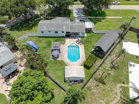 899 E Country Club Circle Plantation FL 33317