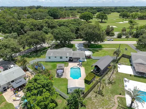 899 E Country Club Circle Plantation FL 33317