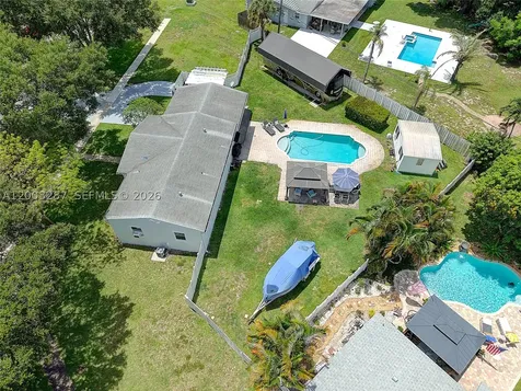 899 E Country Club Circle Plantation FL 33317