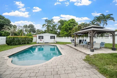 899 E Country Club Circle Plantation FL 33317