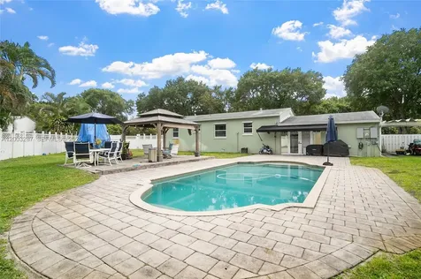 899 E Country Club Circle Plantation FL 33317