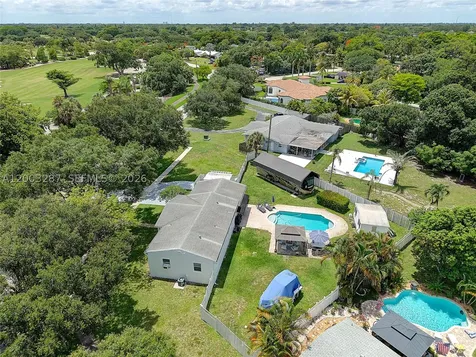 899 E Country Club Circle Plantation FL 33317