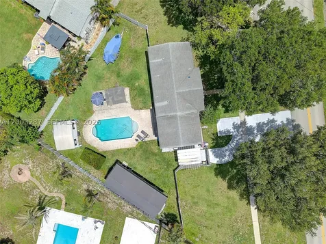 899 E Country Club Circle Plantation FL 33317