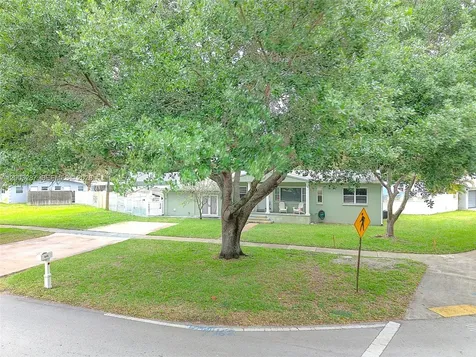 899 E Country Club Circle Plantation FL 33317