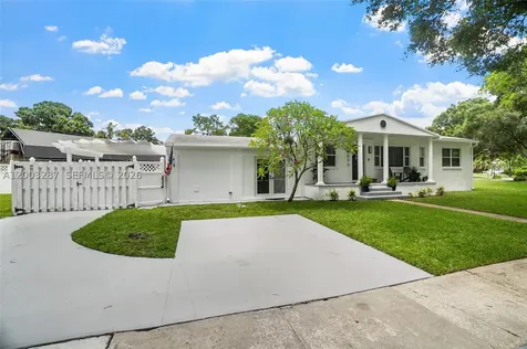 899 E Country Club Circle Plantation FL 33317