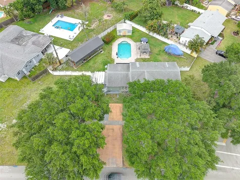 899 E Country Club Circle Plantation FL 33317