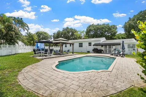 899 E Country Club Circle Plantation FL 33317