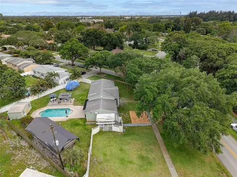 899 E Country Club Circle Plantation FL 33317