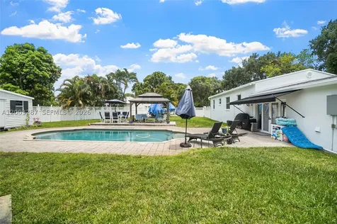 899 E Country Club Circle Plantation FL 33317