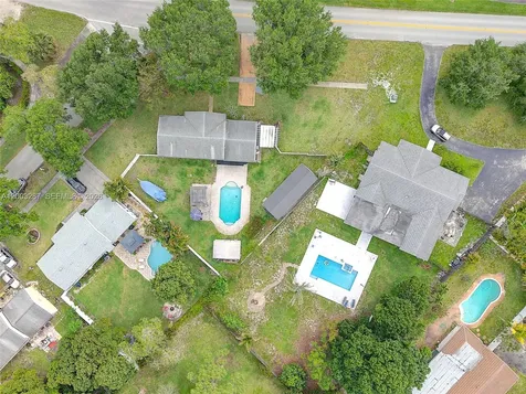 899 E Country Club Circle Plantation FL 33317